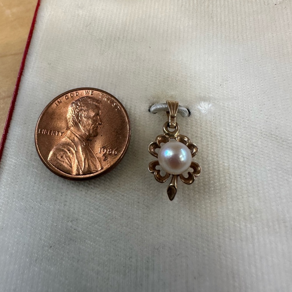 Vintage Michèle Originals 14k Gold Cultured Pearl 4 Leaf Clover Shamrock Pendant